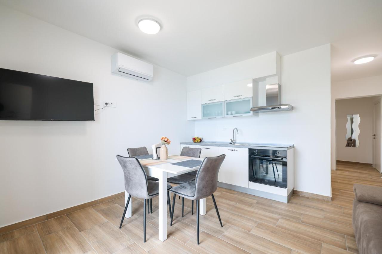 Beachfront Apartments Tic With Seaview Miletici Luaran gambar